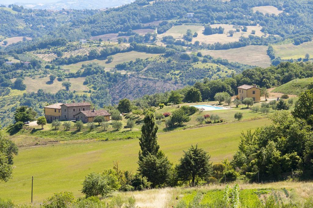 Agriturismo Tenuta Di Biscina Luaran gambar