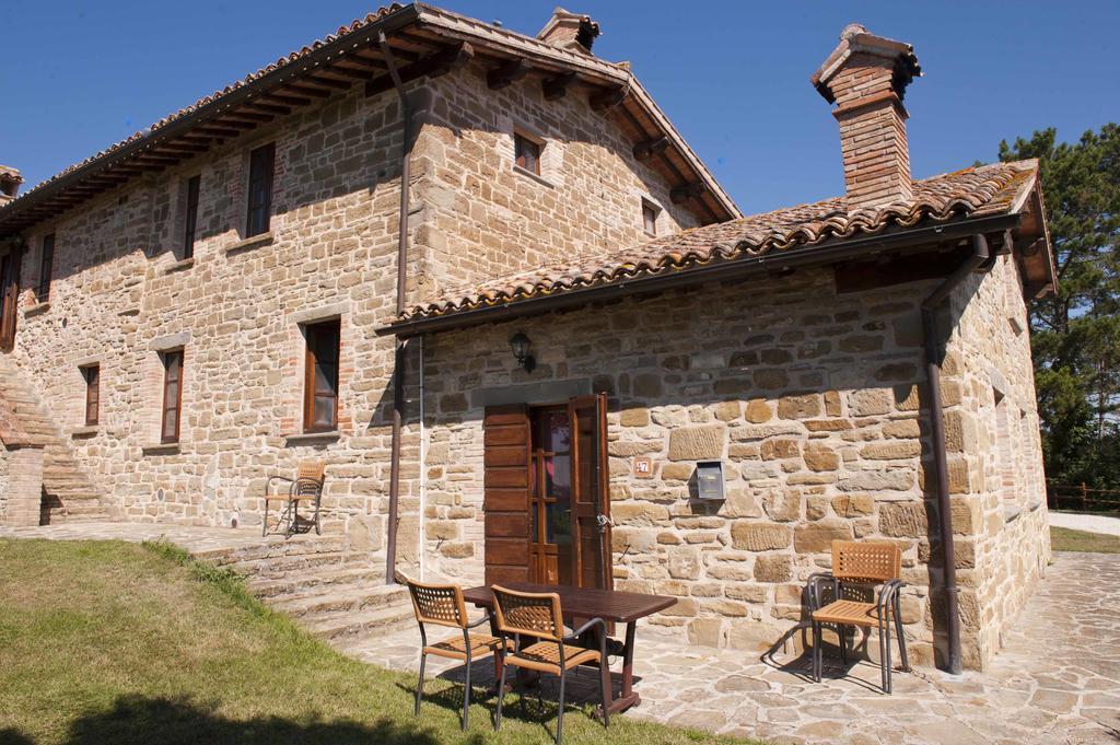 Agriturismo Tenuta Di Biscina Luaran gambar