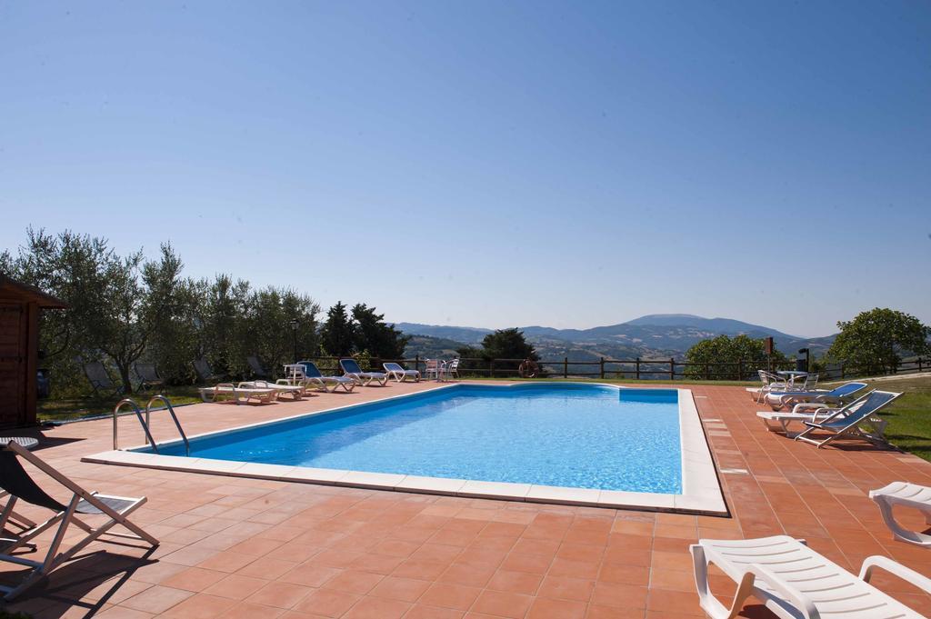 Agriturismo Tenuta Di Biscina Luaran gambar