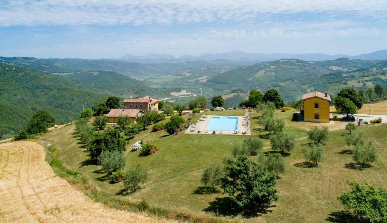 Agriturismo Tenuta Di Biscina Luaran gambar