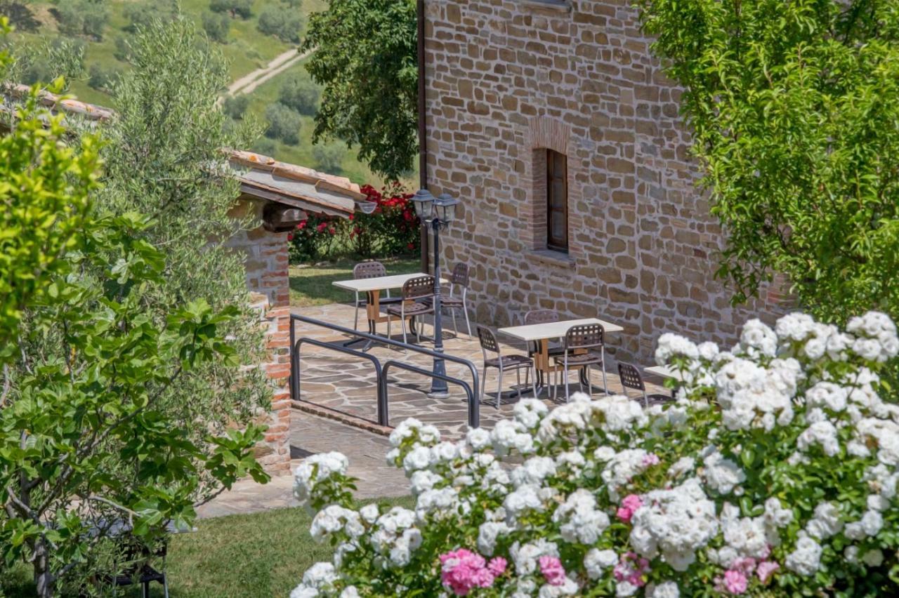 Agriturismo Tenuta Di Biscina Luaran gambar