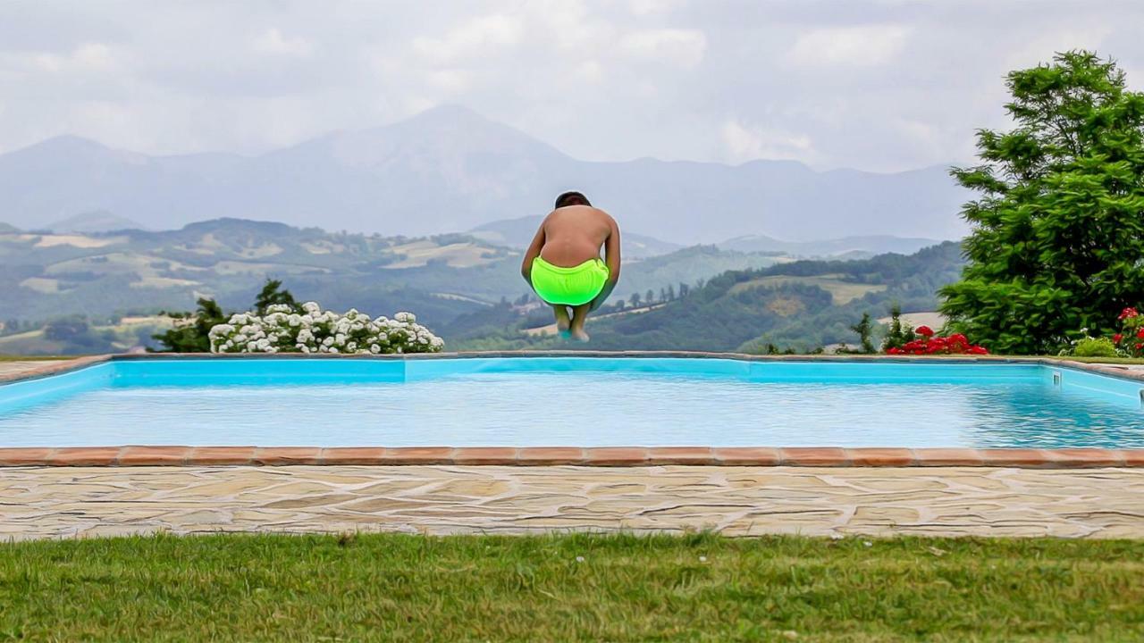 Agriturismo Tenuta Di Biscina Luaran gambar