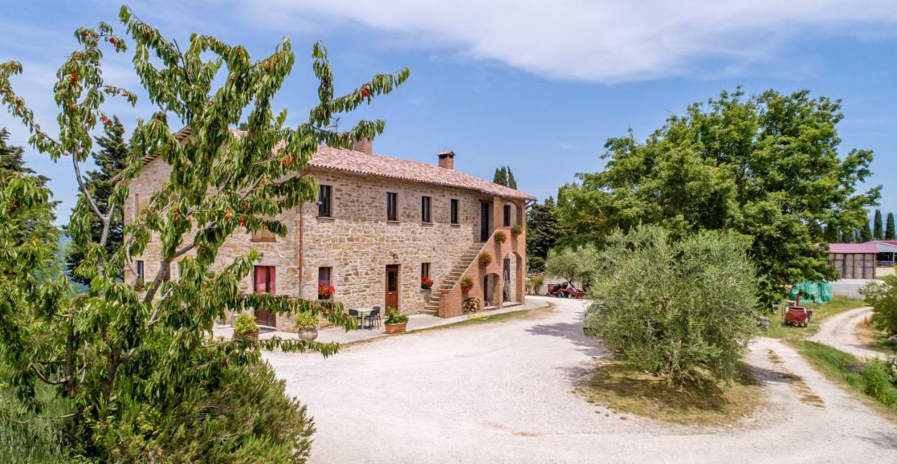 Agriturismo Tenuta Di Biscina Luaran gambar