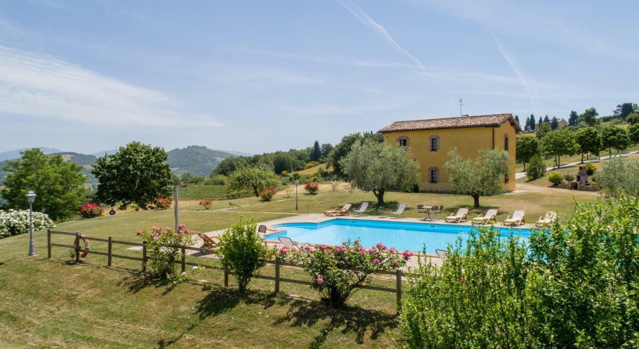 Agriturismo Tenuta Di Biscina Luaran gambar